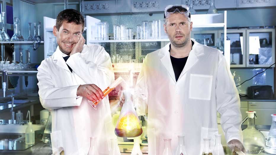 Ruben en Tijl steken Tygo Gernandt in de brand in nieuw seizoen Professor Nicolai & Dr. Beckand