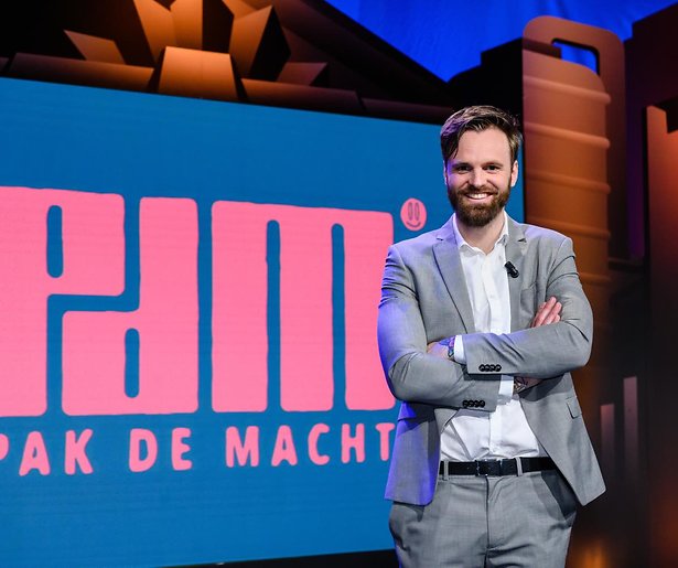 Tim Hofman presenteert spannend nieuw programma Pak de Macht