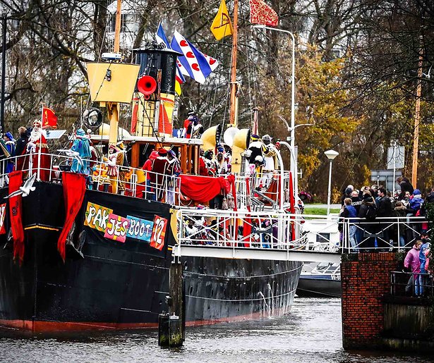 Pakjesboot 12 te groot voor Sinterklaasintocht Apeldoorn
