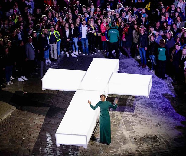 De TV van gisteren: Flink minder kijkers voor The Passion 2019