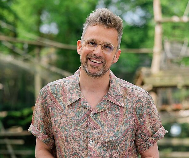 Acteur Patrick Martens zoende met meerdere ZOOP-collega's