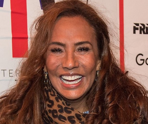 Patty Brard gaat Johnny de Mol roasten