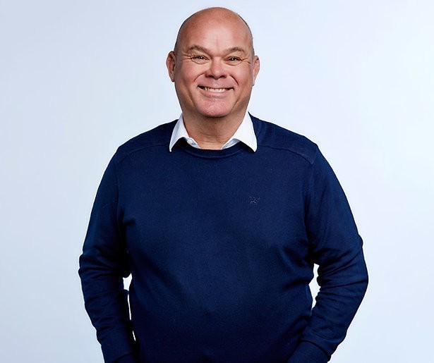 Paul de Leeuw vult vrijgekomen tijd met bellen van vrienden