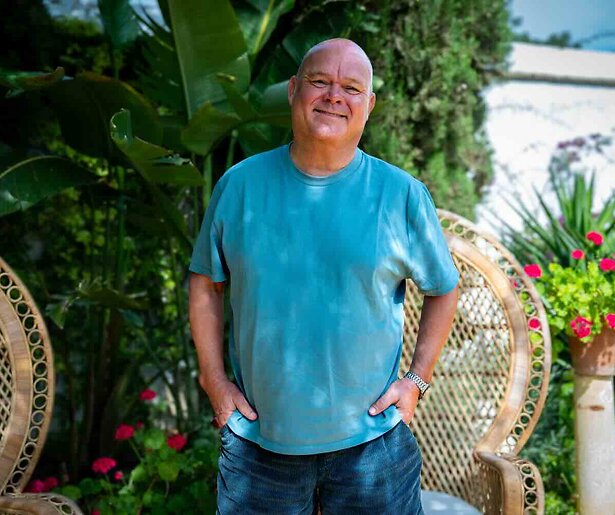 Paul de Leeuw gaat op vakantie met mensen met dementie