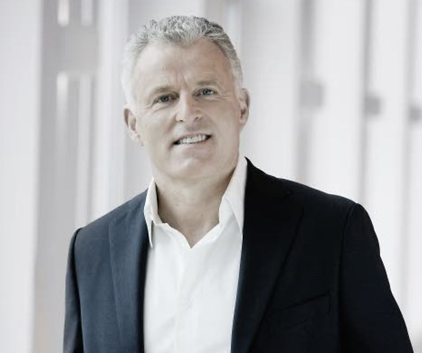 Peter R. de Vries in RTL 4-film Sneeuwwitje En de Zeven Kleine Mensen