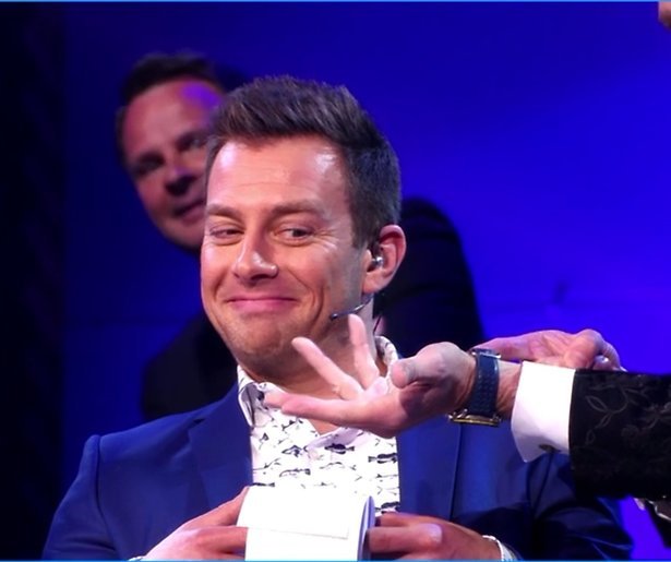 Videosnack: Peter & Ronald ontgoochelen Dan Karaty