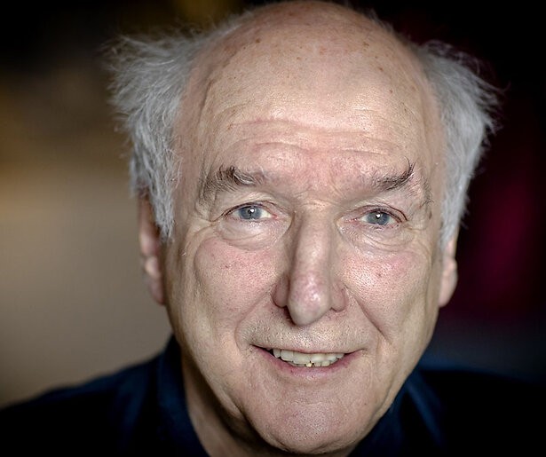 Peter Koelewijn gaat langs bij Özcan Akyol in De Geknipte Gast