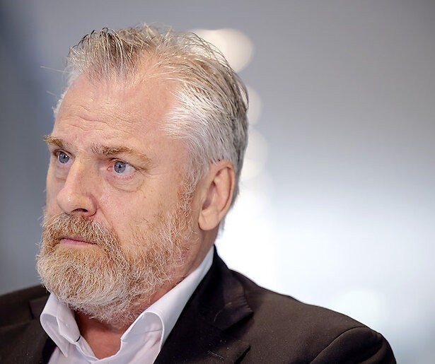 Özcan Akyol ontvangt Peter Schouten in De Geknipte Gast