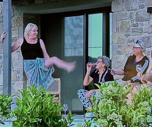 De TV van gisteren: kijkers gaan los over paaldansende Petra in B&B Vol Liefde