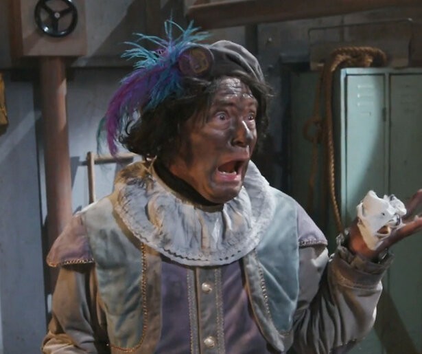 Gisteren in Het Sinterklaasjournaal: Piet de Smeerpoets zet de boel in de hens