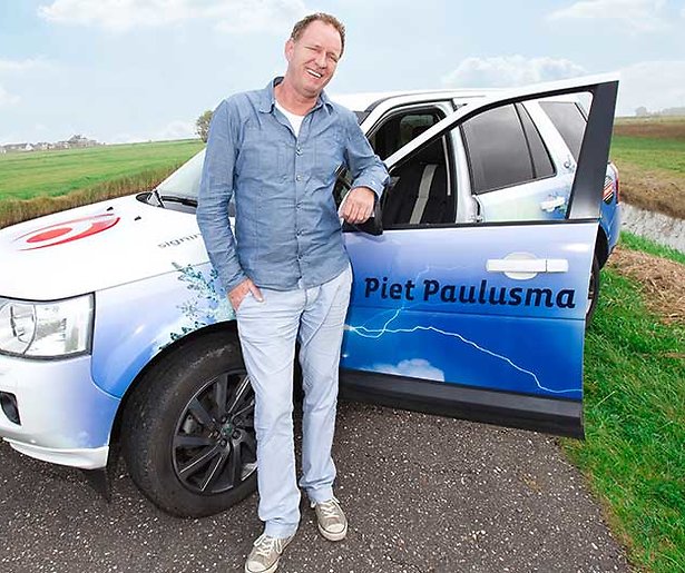 Jan Slagter zegt dat Piet Paulusma te veel geld wil, Piet is verbaasd