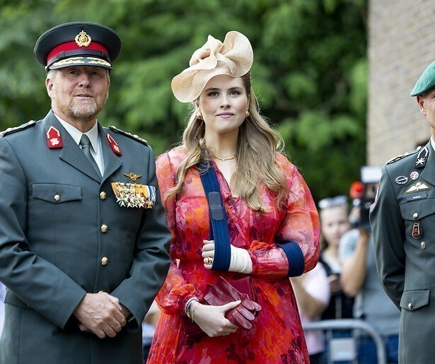 RTL Boulevard toont beelden van prinses Amalia in het gips