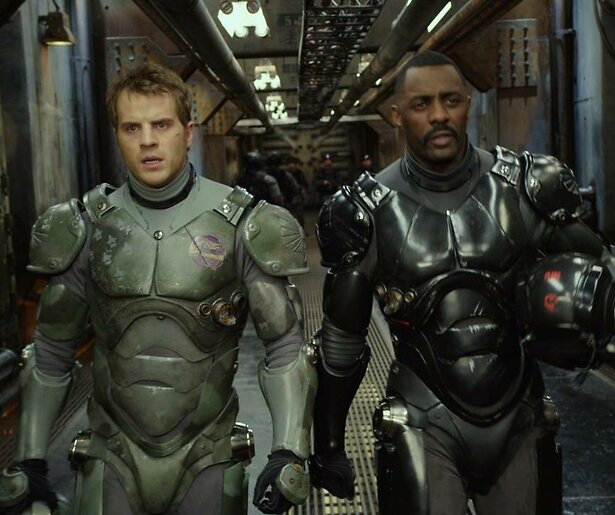 Idris Elba neemt het op tegen gigantische monsters in Pacific Rim