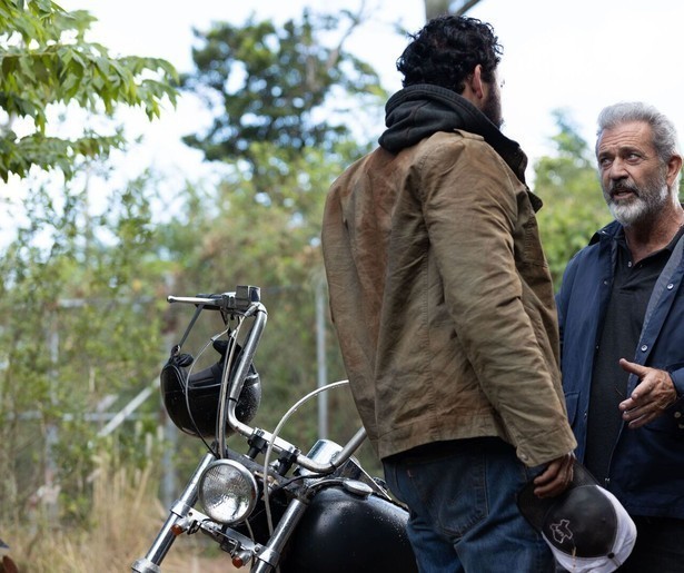 Cole Hauser krijgt in Panama een bijzondere opdracht van Mel Gibson