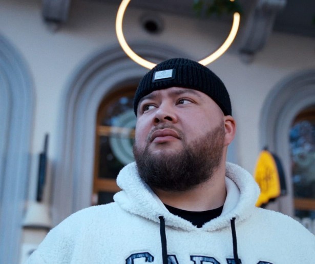 Papi Mikey Dinero neemt in de nieuwe documentaireserie Papi & Penoze de Nederlandse onderwereld onder de loep