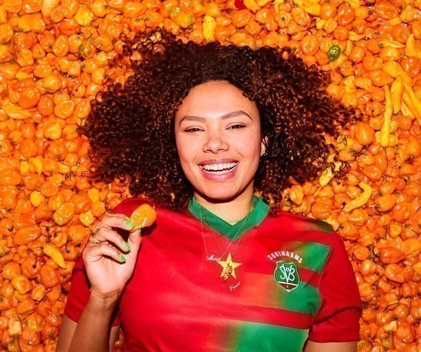 Noni Kooiman zoekt in Suriname naar heerlijke recepten in nieuwe serie Paramaribo Pepers