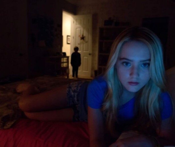 Kathryn Newton wantrouwt de boel in Paranormal Activity 4
