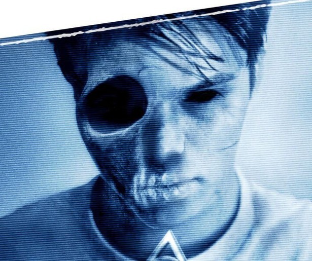 Andrew Jacobs heeft opeens onverklaarbare klachten in Paranormal Activity: The Marked Ones 