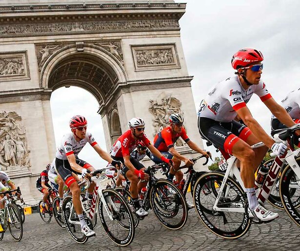 De grote finale van de Tour de France ziet er dit keer anders uit dan normaal