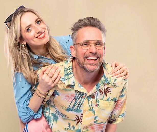 Scherp, geestig en goudeerlijk: Patrick Martens en Eline de Ruig blikken dagelijks terug op B&B Vol Liefde