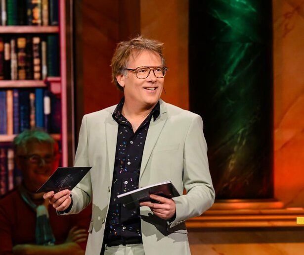 Tex de Wit, Stefan Pop en Anna Gimbrère nemen het tegen elkaar op in The Connection