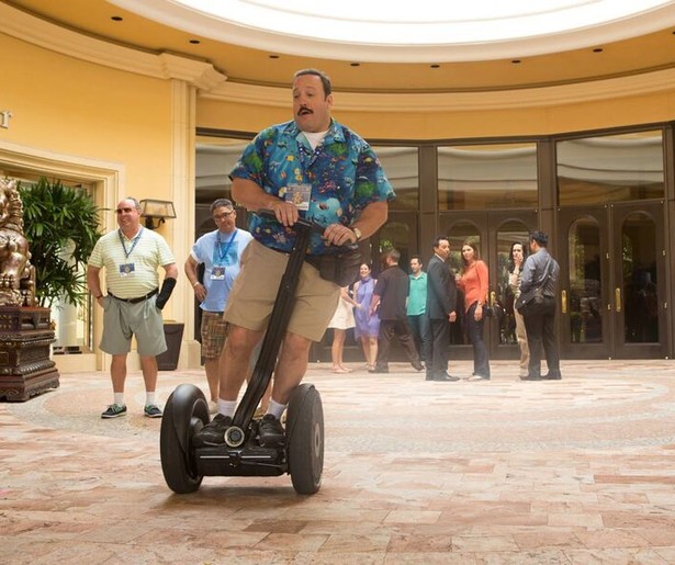 Kevin James verovert Vegas op een Segway in Paul Blart: Mall Cop 2