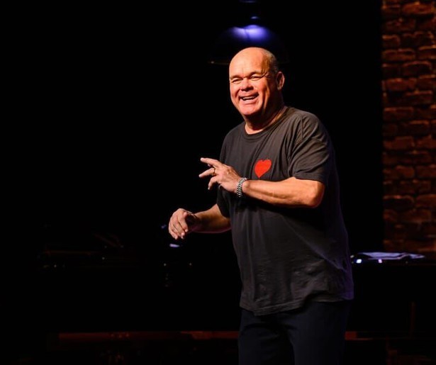 Paul de Leeuw blikt terug op zijn rijke carrière in de tv-registratie van 60? We Zien Wel!