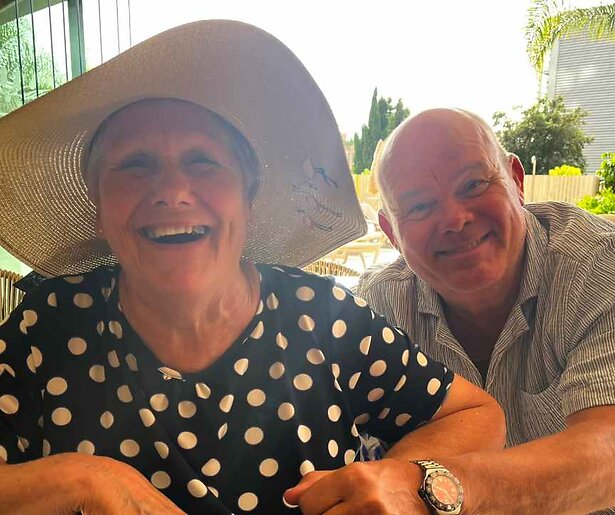 Paul de Leeuw ontmoet Joma in Een Vergetelijk Mooie Reis