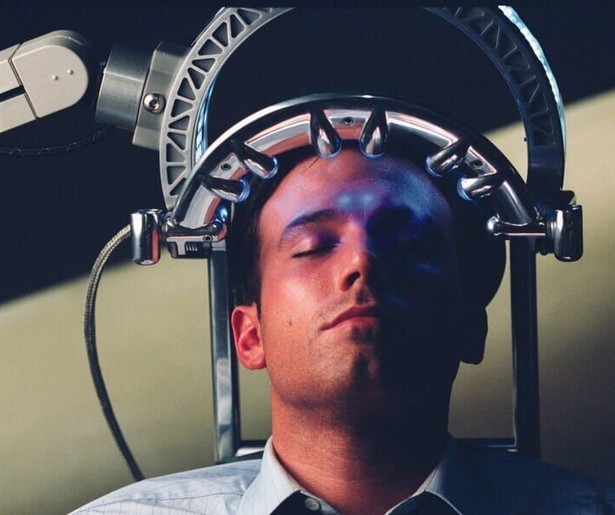 Ben Affleck vlucht met een paperclip in Paycheck