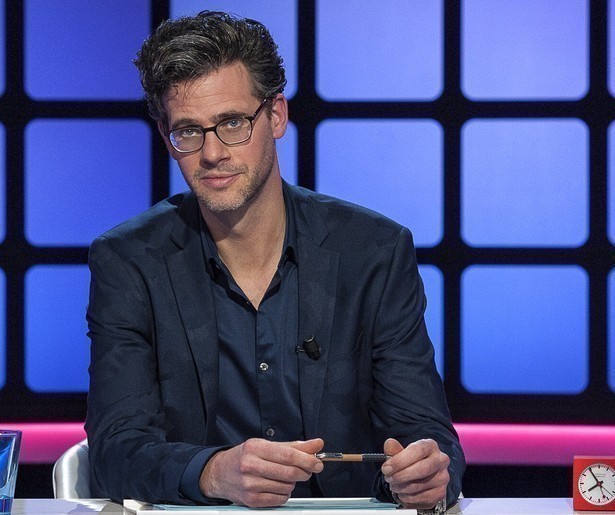 Erik Dijkstra is terug met zijn iconische kennisquiz Per Seconde Wijzer