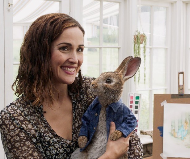 Zorgt Rose Byrne voor vrede tussen mens en dier in Peter Rabbit?