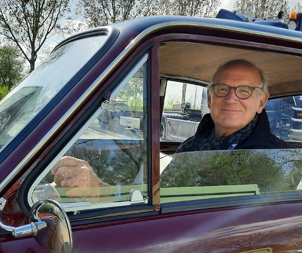 Philip Freriks reist in nieuw programma terug naar de jaren 60