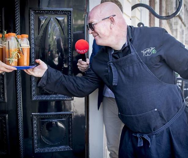 Vraag over eten? Pierre Wind bellen!