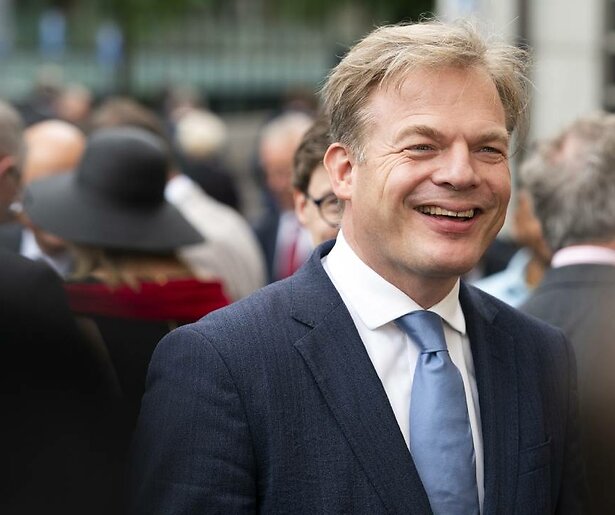 Twan Huys ontvangt de vier grote lijsttrekkers in het College Tour Verkiezingsdebat