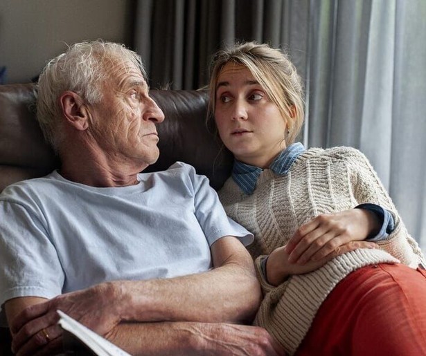 Julia Akkermans wil haar vader nog lang niet missen in Pink Moon