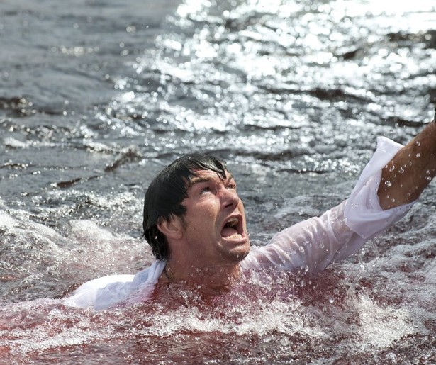 Niemand is veilig in de horrorkomedie Piranha