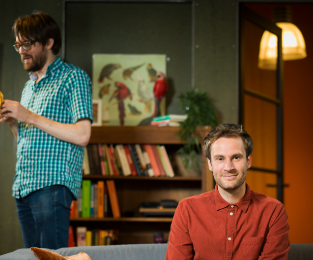 Jos en Roel Maalderink maken satire vanuit woonkamer