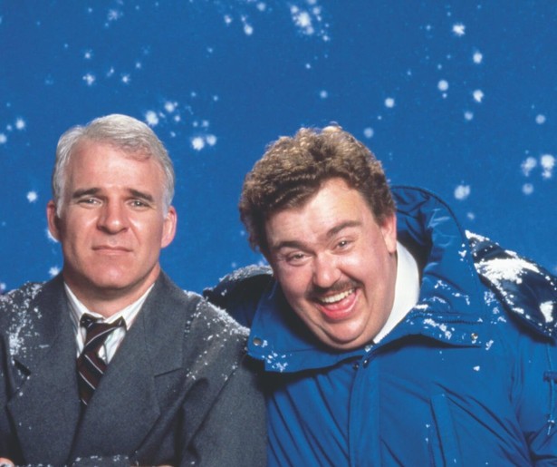 Steve Martin is John Candy helemaal zat in Planes, Trains & Automobiles