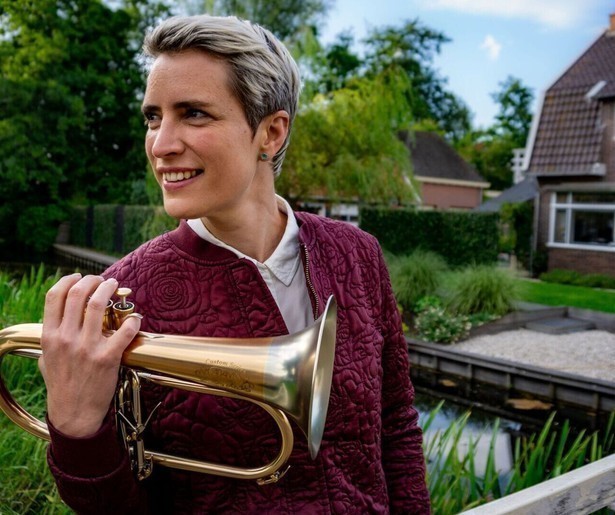 Maite Hontelé gaat in Podium op Pad langs bij Musical Almere