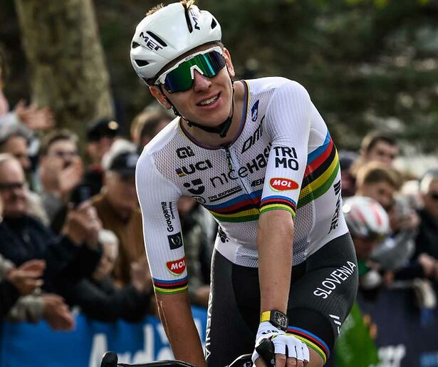 Tadej Pogacar en Richard Carapaz gaan van start tijdens de najaarsklassieker de Ronde van Lombardije