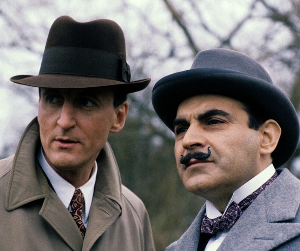 David Suchet vindt een belangrijke aanwijzing in Poirot