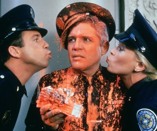 Is zes keer scheepsrecht in Police Academy?