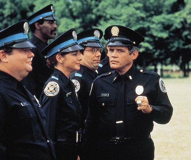 Onnozelaars willen agent worden in Police Academy