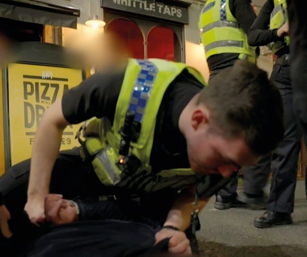 Een nieuw seizoen van de realityserie Politie in het Holst van de Nacht gaat van start op RTL5