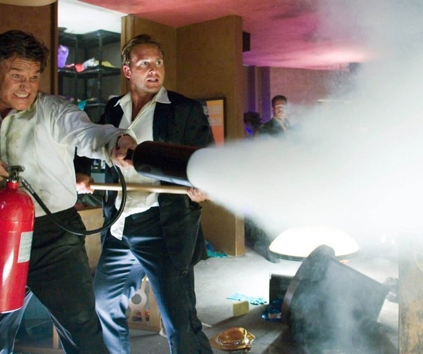 Richard Dreyfuss moet zien te vluchten van een zinkend schip in Poseidon