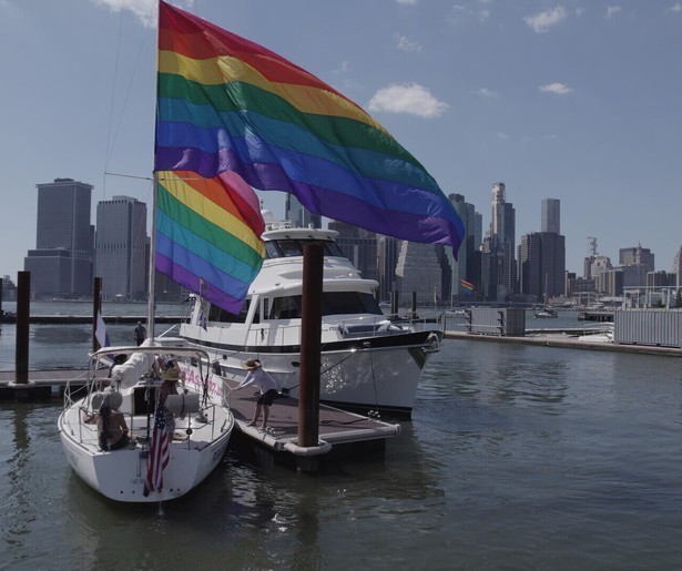 Regenboogkleuren vanuit de lucht in Pride from Above