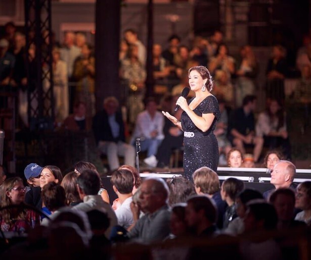 Maria Fiselier doet live verslag van het Prinsengrachtconcert 2024