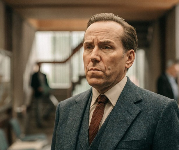 Ben Miller ontdekt meer over zijn verleden in slot Professor T