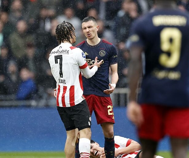 PSV en Ajax nemen het wederom tegen elkaar op in strijd om de KNVB Beker