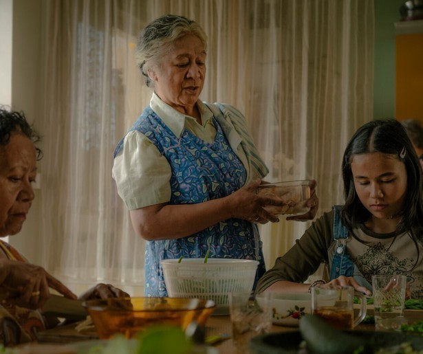 Joy Esschendal voelt zich een buitenstaander in de Molukse wijk in Pulang